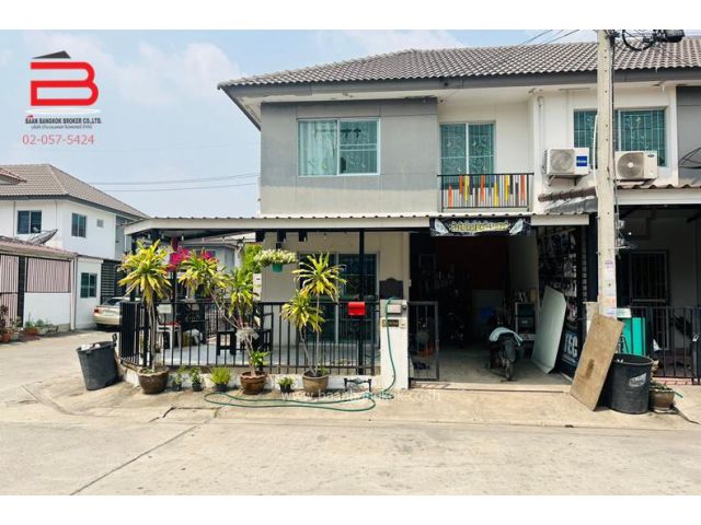 ทาวน์เฮาส์ หลังมุม หมู่บ้านพฤกษา 96/1 เนื้อที่ 23.3 ตรว. ถนนเลียบคลองสอง อ.คลองหลวง จ.ปทุมธานี