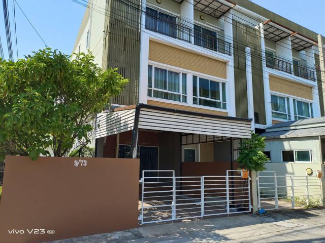 ขายทาวน์โฮม 3ชั้น ม.นลินอเวนิว2  รามคำแหง144 สะพานสูง เจ้าของบ้านขายเอง  บ้านหัวมุมหลังแรก เฟอร์นิเจอร์ครบ