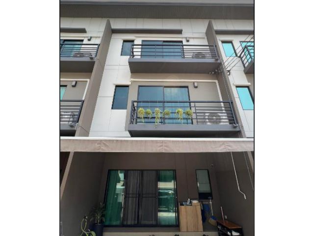ให้เช่าและชายทาวน์โฮม3 ชั้น บ้านกลางเมือง พหลฯ-รามอินทรา