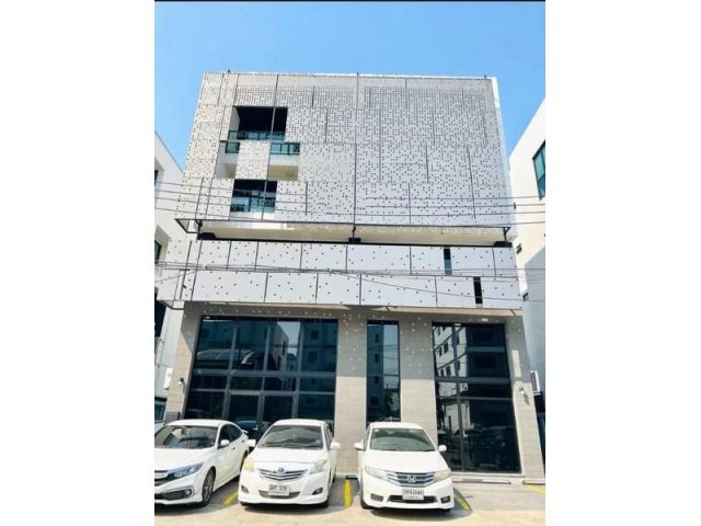 ให้เช่าตึก 4 ชั้นครึ่ง เนื้อที่ 91 ตารางวา ตรงข้ามแฟชั่นไอส์แลนด์