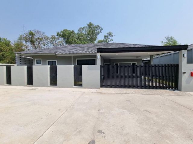 ขายบ้านสร้างใหม่ เส้นสันกำแพงสายเก่า เนื้อที่ 63 ตร.ว. ราคา 3.99ล้าน พร้อมโอน 3 ห้องนอน 3 ห้องน้ำ