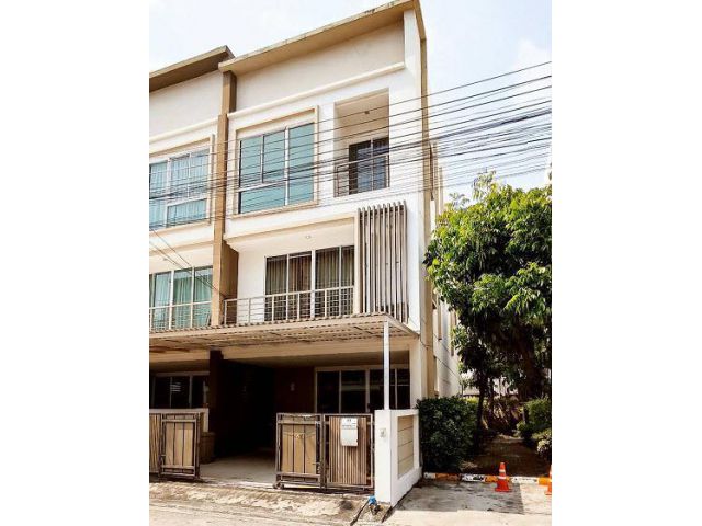 ให้เช่าทาวน์โฮม 3 ชั้น ลาดพร้าว 21 หลังริม บ้านเปล่า เหมาะทำออฟฟิ