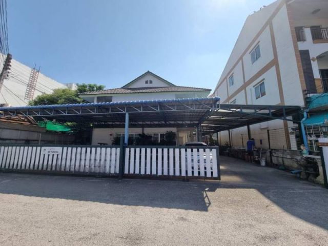 Dormitory business for sale  in Chiang Mai city 2 buildings with the total area of 177 square