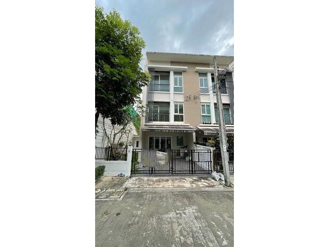 ขายทาวน์โฮม 3 ชั้น โครงการบ้านกลางเมือง พระราม 9