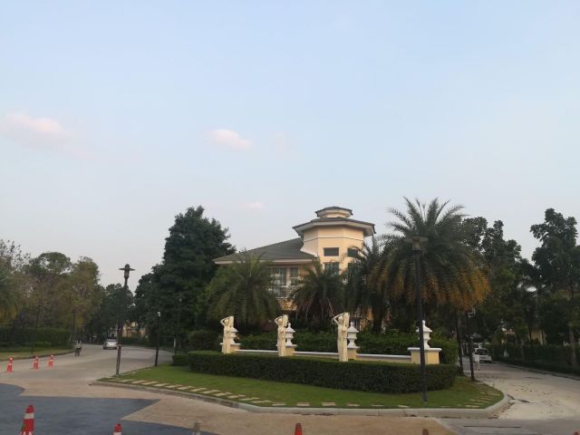 ขายบ้านเดี่ยวหลังใหญ่ หมู่บ้านโกลเด้นเฮอริเทจน์ ถนนราชพฤกษ์