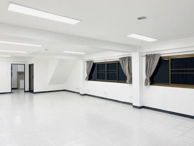ให้เช่าทาวน์โฮม 4 ชั้น 5 ห้องนอน รอยัลนครินทร์วิลล่า ศรีนครินทร์