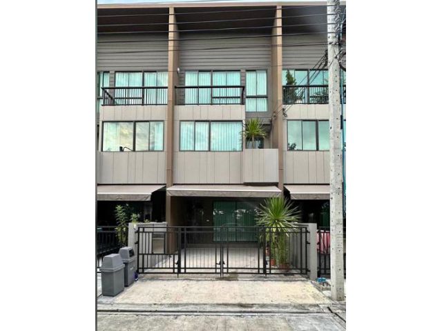 ให้เช่าทาวน์โฮม3 ชั้น บ้านกลางเมืองบางนา-วงแหวน มี 3 ห้องนอน 3ห้อ