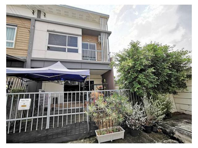 ขายด่วน ทาวน์เฮ้าส์ 2ชั้น (หลังมุม) หมู่บ้านวิลเลต ไลท์ รัตนาธิเบศ นนทบุรี 26.6 ตร.ว. 3 ห้องนอน