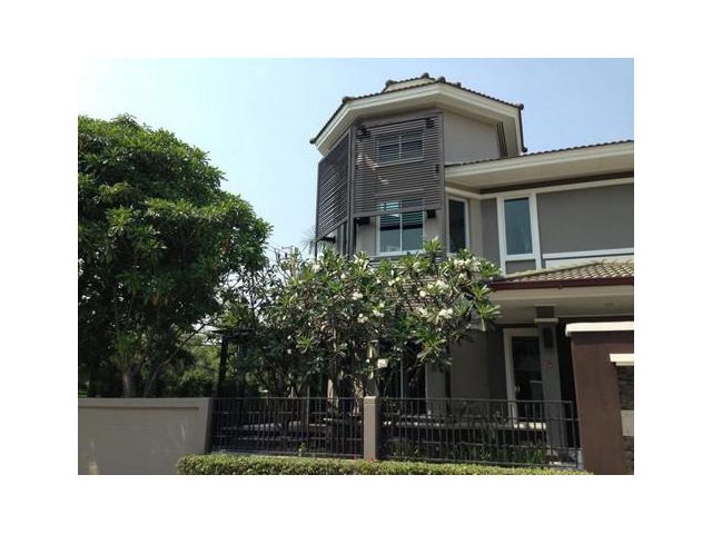 ขายบ้านเดี่ยว 2 ชั้นหลังมุม โครงการ Golden Nakara ขนาด 114 ตร.วา Fully-furnished อ่อนนุช 65 (ADT818)