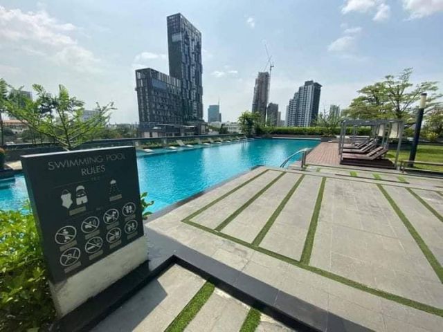 ขาย /เช่า คอนโด สิริ แอท สุขุมวิท ห้องวิวสระแบบ2 ห้องนอน 2ห้องน้ำ ชั้น 11 เฟอร์ครบ พร้อมอยู่ ใกล้ BTS ทองหล่อ ห้องวิวสระ