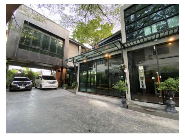 ให้เช่าทำออฟฟิศสไตล์รีสอร์ท 2 ชั้น ขนาด 160 ตรม. 7 ห้องใช้งาน 3 ห้องน้ำ บริเวณซอยโยธินพัฒนา 3 ใกล้เรียบทางด่วน เอกมัย-รา