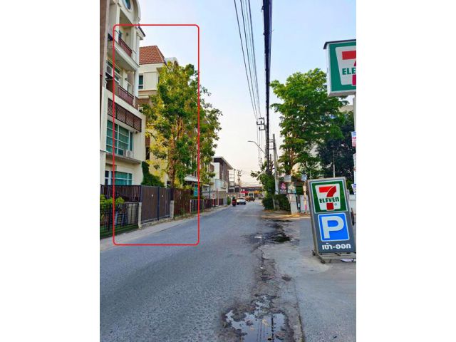 โชว์รูมออฟฟิศหัวมุม 4ชั้น 6นอน 7แอร์ ติดเลียบด่วนเอกมัย สุคนธสวั