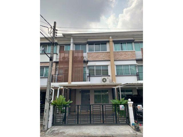 ให้เช่าทาวน์โฮม 3 ชั้น โครงการ ทาวน์พลัส เกษตร นวมินทร์ ใกล้เลียบ