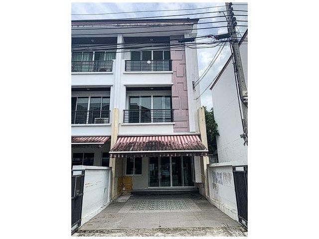 ขายทาวน์โฮม 3 ชั้นหลังมุม บ้านกลางเมือง ลาดพร้าว101 ใกล้ BTS