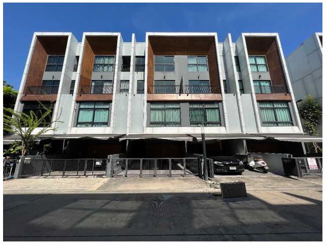 ขายบ้านทาวน์โฮม 3.5 ชั้น โครงการ ARDEN พัฒนาการ 20 ทิศดี เขตสวนหล