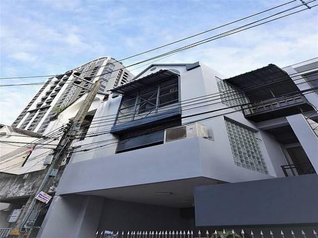 ให้เช่า ทาวน์โฮม สุขุมวิท 44 พระโขนง เขตคลองเตย ใกล้ BTS พระโขนง Renovate ใหม่ เหมาะทำออฟฟิศ