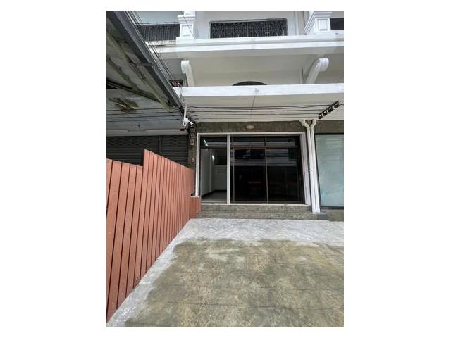 ให้เช่าอาคารพาณิชย์ 4 ชั้นครึ่ง Renovated ใหม่ซอยรามคำแหง 58 ใกล้แยกลำสาลี ม.รามคำแหง (ADT890)