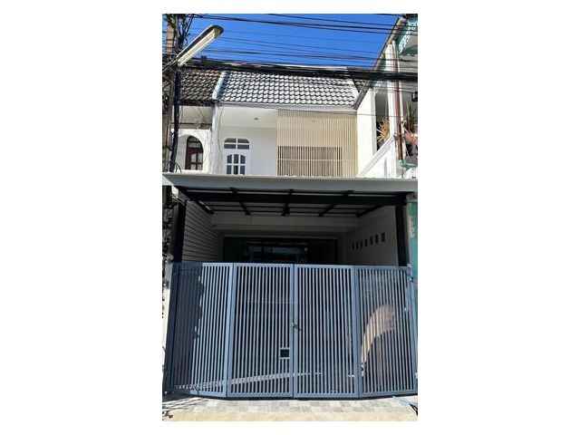ให้เช่าทาวน์เฮ้าส์ 2 ชั้น 16 ตร.วา Renovated ใหม่ เดินทางสะดวก ม.เสนาวิลล่า84 แฮปปี้แลนด์ ใกล้ The Mall บางกะปิ (ADT896)
