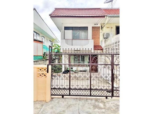 ขายทาวน์เฮ้าส์ 2 ชั้น หลังมุม 37 ตร.ว ลาดพร้าว91(ขายตามสภาพ)