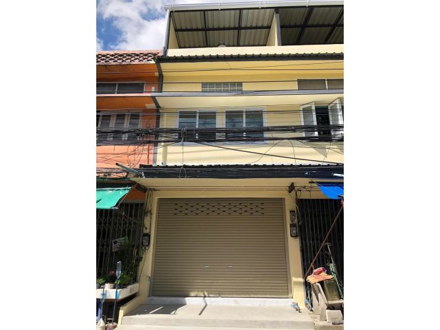 ให้เช่าอาคารพาณิชย์ 2 ชั้น Renovated ใหม่ เหมาะทำธุรกิจค้าขาย ซอยปรีดีพนมยงค์ 2 สุขุมวิท71 ใกล้ BTS พระโขนง (ADT910)