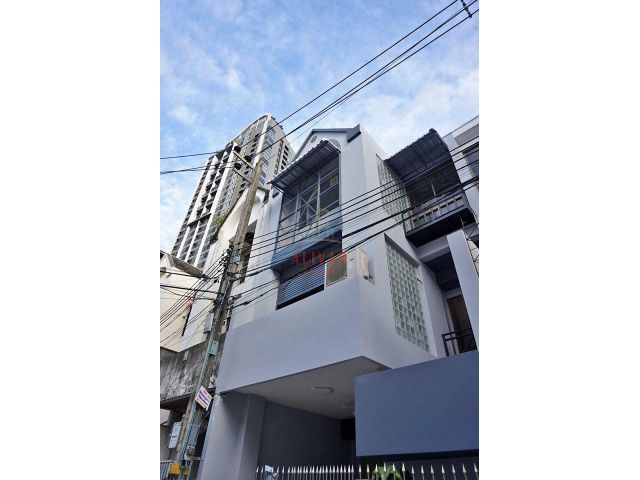 ให้เช่า ทาวน์โฮม 3 ชั้น Renovate ใหม่  ใกล้ BTS พระโขนง