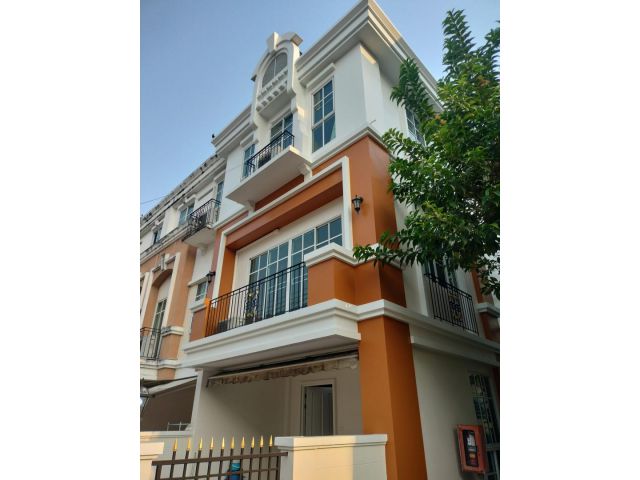 ให้เช่าทาวน์โฮม 3 ชั้น ซอย นวลจันทร์ 32 โครงการพลัส ซิตี้พาร์ค