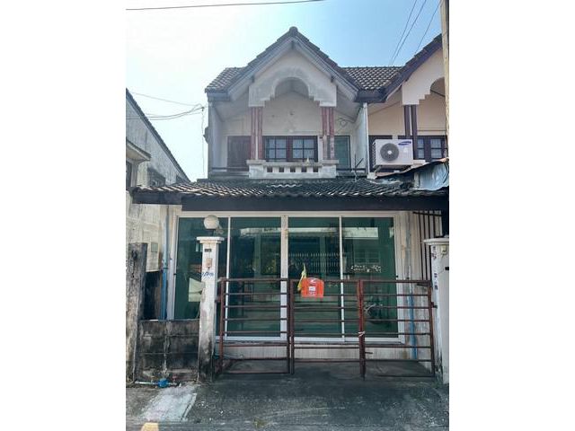 ขายทาวน์เฮ้าส์ 2 ชั้น หมู่บ้าน ราณี 2 ถนน ลาดปลาเค้า 42 (หลังมุม)