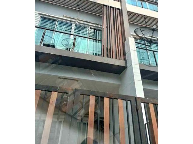 ให้เช่าและขายทาวน์โฮม3ชั้น ลาดพร้าวซอย 101แยก1  ออกรามคำแหง53 ได้