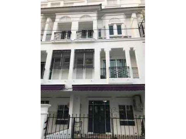 ขายบ้านทาวน์โฮม โครงการลีออง สุขมวิท 62 ใกล้ BTS บางจากเพียง 900