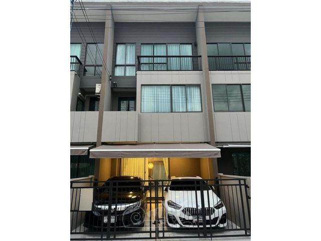ขายทาวน์โฮม 3ชั้น บ้านกลางเมือง รามอินทรา83 สเตชั่น