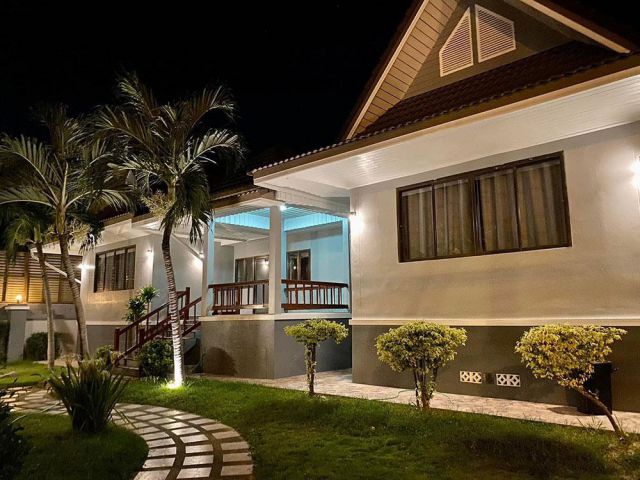 บ้านพร้อมสระว่ายน้ำ เฟอร์นิเจอร์ครบ เนื้อที่ 1 ไร่ ใกล้ชายหาดชะอำ จ.เพชรบุรี สนใจโทร 085 213 0716