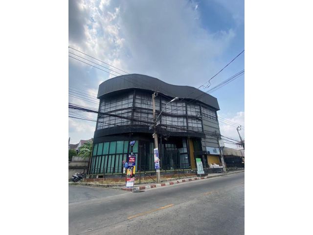 BH2115 ให้เช่า-ขาย อาคารพาณิชย์ 3 ชั้น มีชั้นลอย ทำเลโชคชัย4