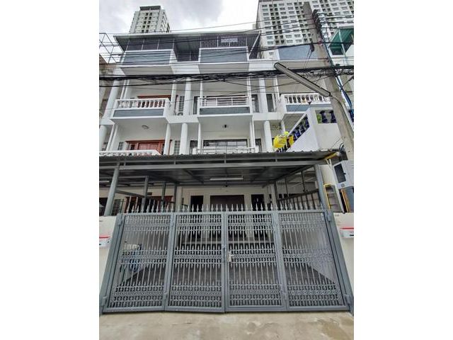 ให้เช่าโฮมออฟฟิศ3 ชั้น4นอน3น้ำใกล้Central Pinklaoพร้อมอยู่