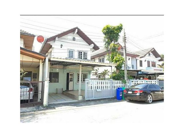 ให้เช่าบ้านแฝด 2 ชั้น 36 ตร.วา เฟอร์ครบพร้อมอยู่ โกลเด้นเพลส วัชรพล ถนนสุขาภิบาล 5 ใกล้ทางด่วนรามอินทรา-วงแหวน (ADN943)