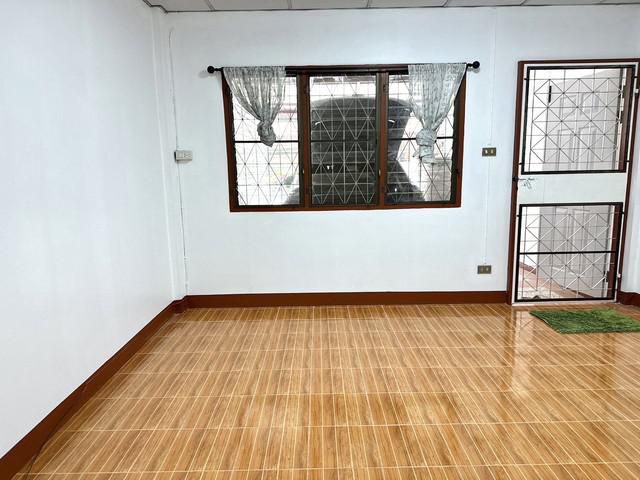 ทาวเฮาส์ในเมือง ใกล้สนามบิน แมคโคร โลตัส