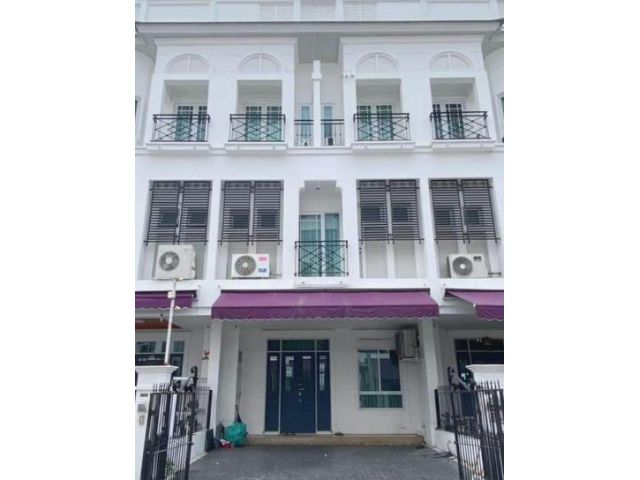 ขายทาวน์โฮม3ชั้น หมู่บ้านลีออง สุขุมวิท62