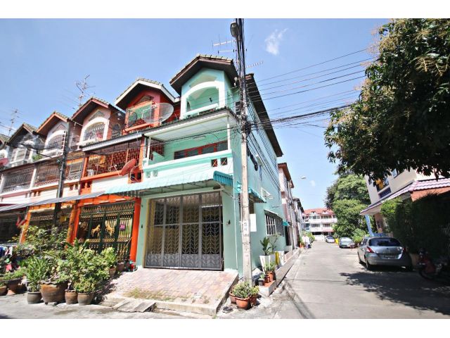 ให้เช่าบ้าน3ชั้น บ้านทาวน์เฮ้าส์ ให้เช่าบ้านเพชรเกษมบางแค ซอยเพชรเกษม41กรุงเทพ ใกล้รถไฟฟ้าMRTหลังสองmrtบางแค