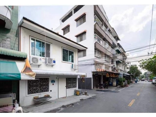 บ้าน 2 ชั้น ย่านทองหล่อ สุขุมวิท 49​ ใกล้​ BTSทองหล่อ, BTSพร้อมพง