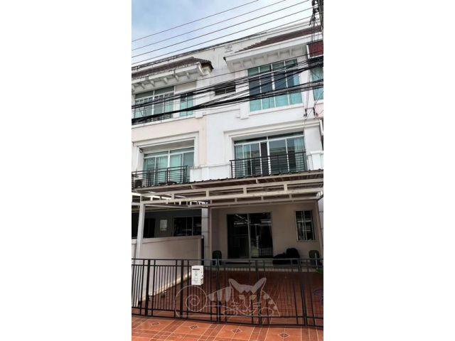 บ้านให้เช่า  ทาวน์โฮม 3ชั้น บ้านกลางเมือง พระราม9-วงแหวน