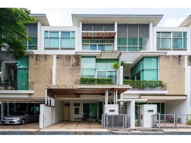 ขายทาวน์โฮม 3.5 ชั้น The Landmark Residences ใกล้ MRT ลาดพร้าว