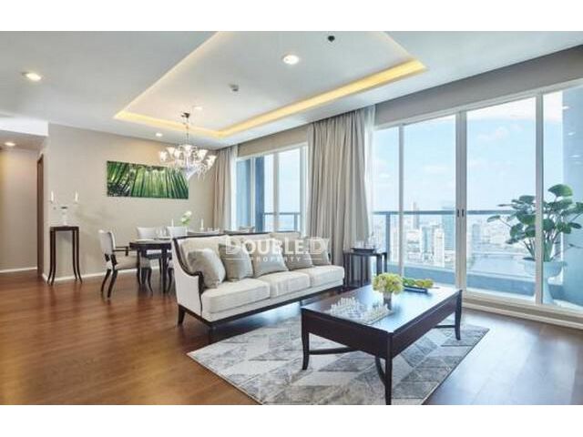 Menam residences BTS saphantaksin 3 bedrooms sale 42.5 baht