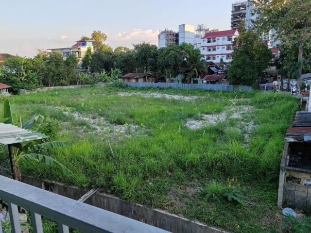 #ขายที่ดินอำเภอเมืองเชียงใหม่ ใกล้ มช  เนื้อที่ 1-0-77 ไร่ ราคา 20 ล้าน  (ฟรีโอน