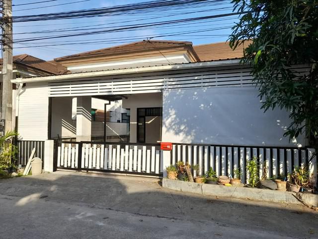 ขายบ้าน หรือ ให้เช่าระยะยาว  ในหมู่บ้านศรีสุชาติ 5
