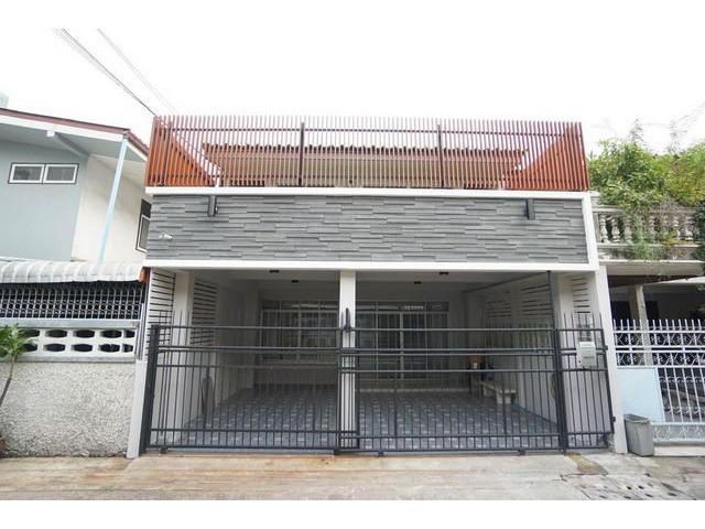 ให้เช่าทาวน์โฮม 3 ชั้น เนื้อที่ 35 ตรว.หมู่บ้านอยู่เจริญ ซอยรัชดา