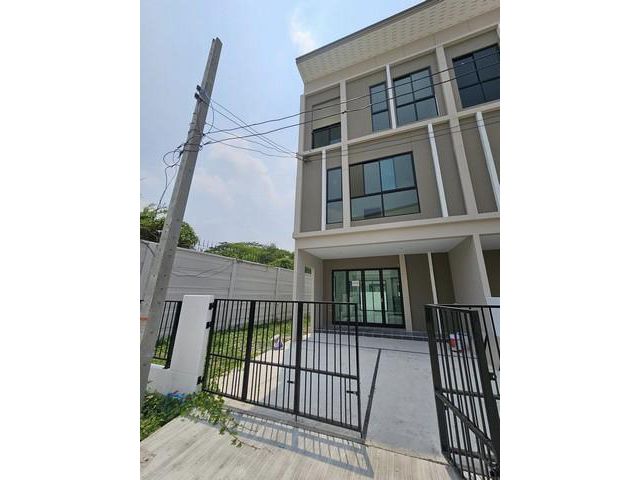 PF04 ให้เช่า ทาวน์โฮม 3 ชั้น โครงการ พาทิโอ ศรีนครินทร์-พระราม 9 Patio Srinakarin-Rama 9 หลังมุม ถนนกรุงเทพกรีฑา ใกล้สนา