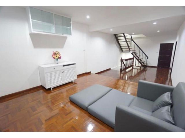 ให้เช่าทาวน์โฮม3ชั้น หมู่บ้านอยู่เจริญรัชดาภิเษกซอย3 ใกล้MRTพระรา