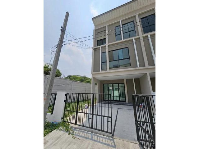 S2338ให้เช่าทาวน์โฮม 3 ชั้น โครงการพาทิโอ ศรีนครินทร์-พระราม 9 หลังมุม ถนนกรุงเทพกรีฑา ใกล้สนามกอล์ฟ