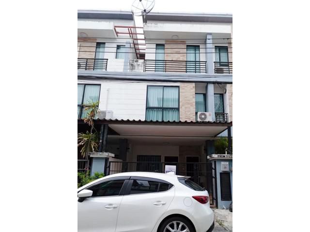 ขายทาวน์โฮม 3 ชั้น หมู่บ้านเมอริทเพลส เฟส 3 ลาดพร้าว87/10
