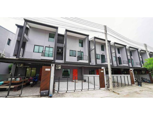 ทาวน์โฮม ดิเออบาน่า 3