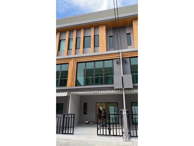 Eigen Premium Townhome พัฒนาการ รหัสทรัพย์ OPR04-156